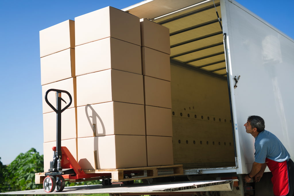 empresa-de-logistica-y-transporte-camion-carga-general