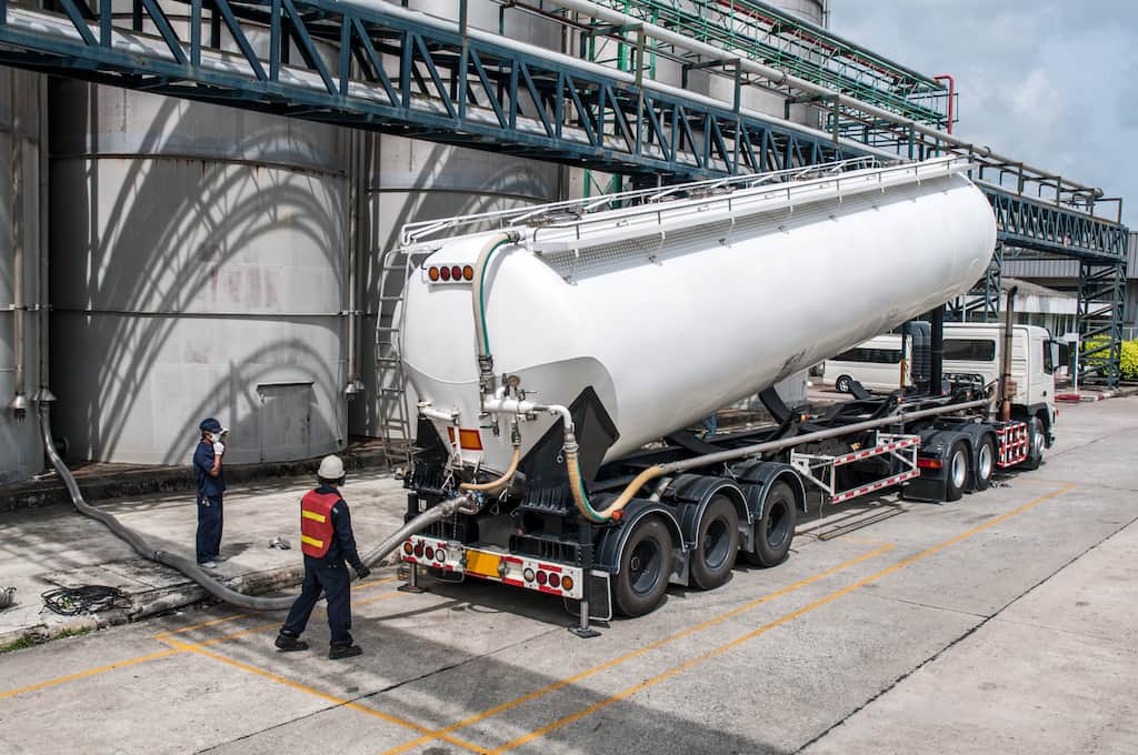 empresa-de-logistica-y-transporte-camion-cisterna