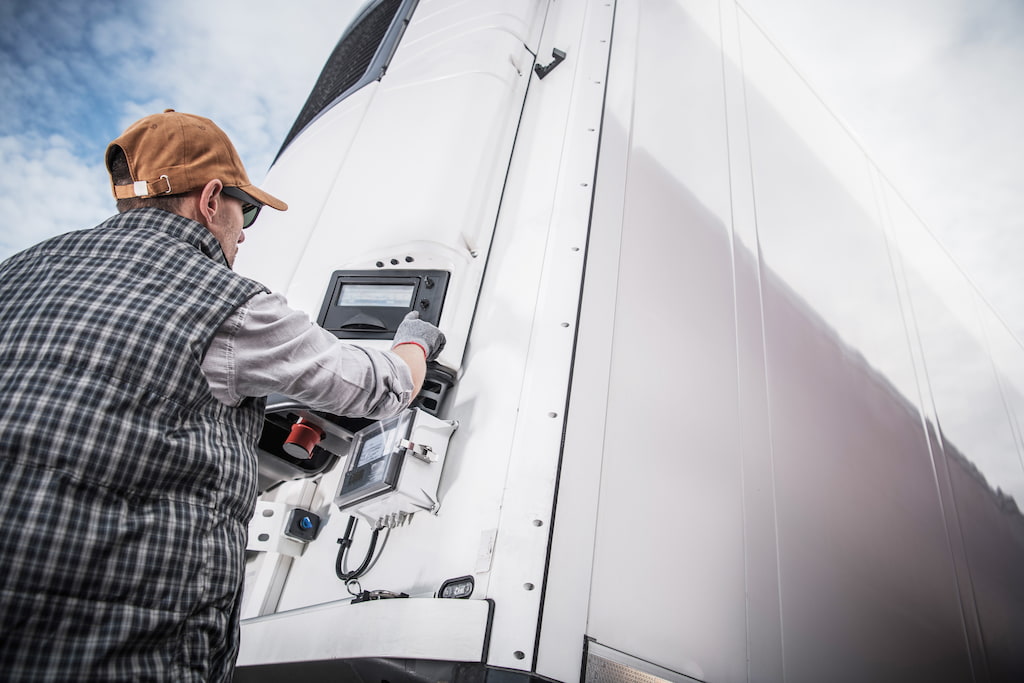 empresa-de-logistica-y-transporte-camion-refrigerado